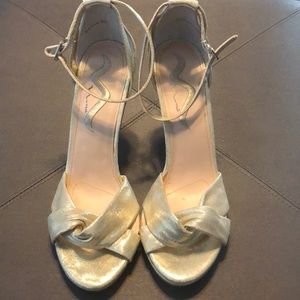 Golden Glam Girl! These were made👏🏻for👏🏻you👏🏻 Sexy gold Nina pumps🌟